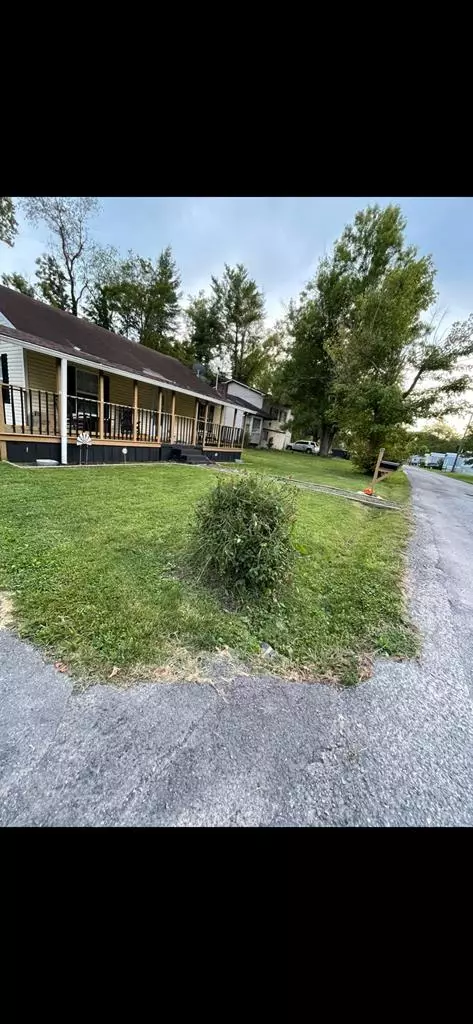 802 E 1st St, Richlands, VA 24641