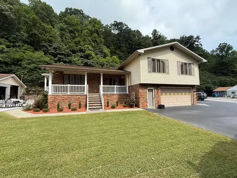 1077 Navigator Rd, Grundy, VA 24614
