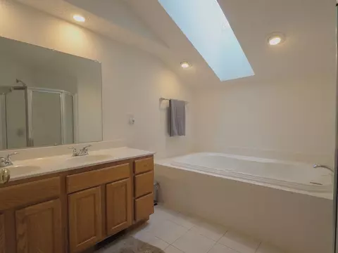 Bath - 19 Lone Oak Ct, Laurel Fork, VA 24352 photo 2 of 7
