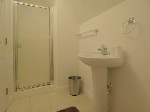 Bath - 19 Lone Oak Ct, Laurel Fork, VA 24352 photo 6 of 7