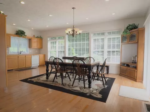 Dining - 19 Lone Oak Ct, Laurel Fork, VA 24352 photo 1 of 4