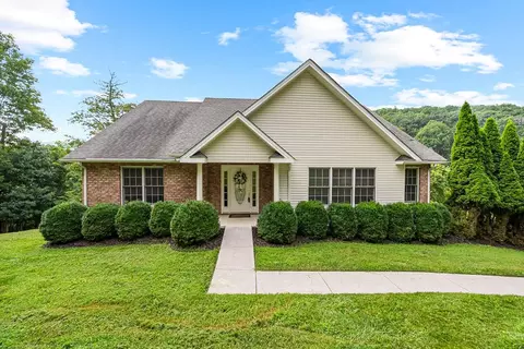 2170 Lubna Dr, Christiansburg, VA 24073
