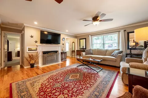 Living - 409 Whispering Pines Rd, Max Meadows, VA 24360 photo 3 of 6