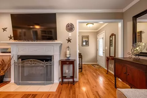Entry Way - 409 Whispering Pines Rd, Max Meadows, VA 24360 photo 2 of 9
