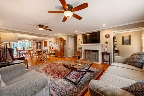 Living - 409 Whispering Pines Rd, Max Meadows, VA 24360 photo 4 of 6