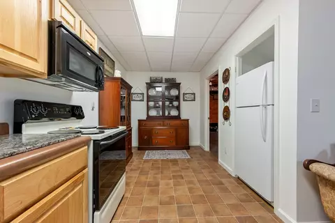 Kitchen - 409 Whispering Pines Rd, Max Meadows, VA 24360 photo 10 of 11