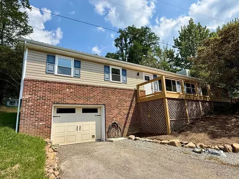 209 Bond Ave, Independence, VA 24348