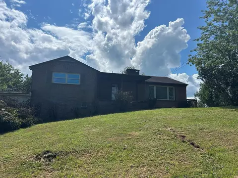 1960 Peakland Rd, Pulaski, VA 24301