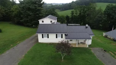 559 Hardscuffle Rd, Hillsville, VA 24343