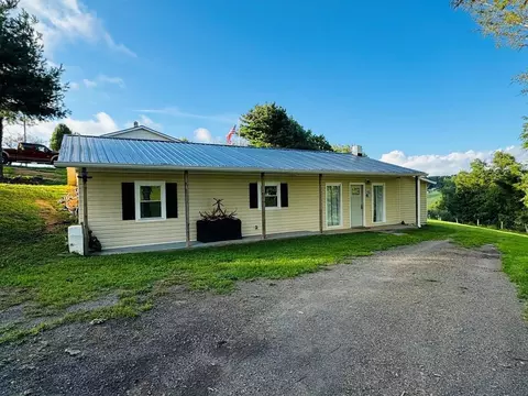 595 Hardscuffle Rd, Hillsville, VA 24343