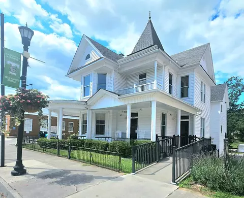 254 Main St, Tazewell, VA 24651