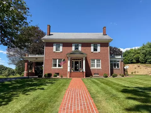 535 Jeffersonville St, Tazewell, VA 24651