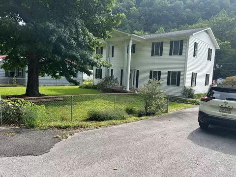 8232 W Garden Creek Rd, Oakwood, VA 24631
