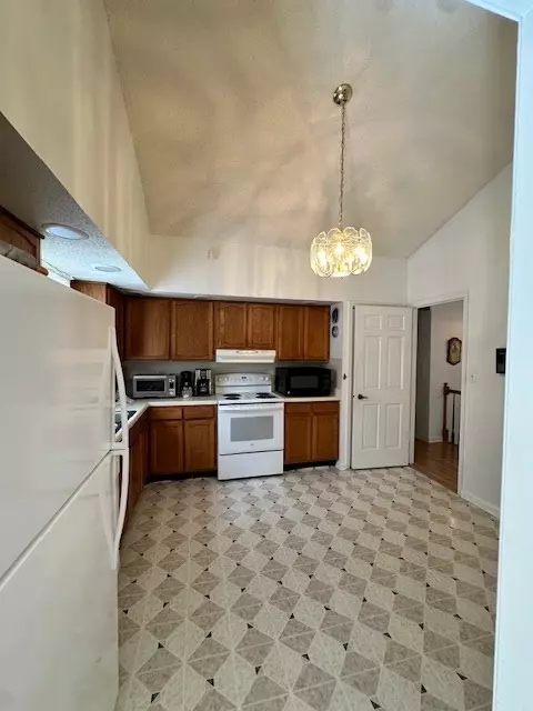 Kitchen - 199 Bluejay St, Cedar Bluff, VA 24609 photo 2 of 3