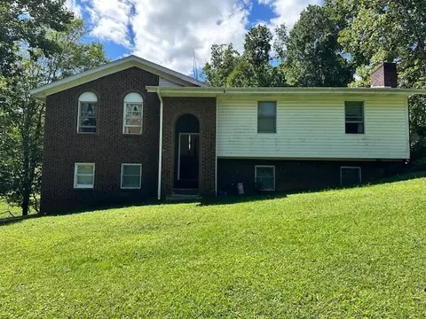 Exterior - 199 Bluejay St, Cedar Bluff, VA 24609 photo 13 of 14