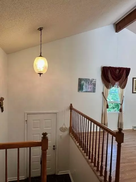Entry Way - 199 Bluejay St, Cedar Bluff, VA 24609 photo 2 of 5