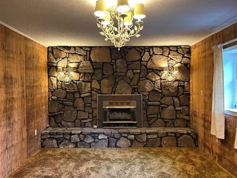 Living - 199 Bluejay St, Cedar Bluff, VA 24609 photo 2 of 2