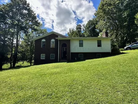 199 Bluejay St, Cedar Bluff, VA 24609