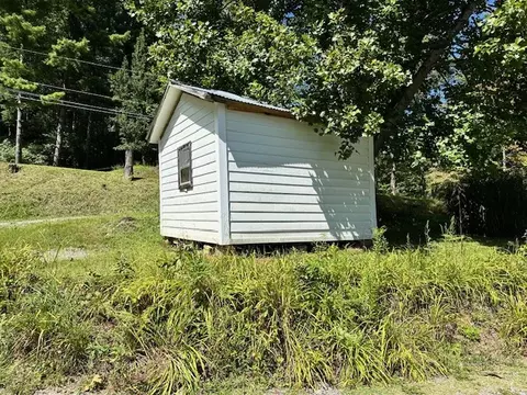 Exterior - 199 Bluejay St, Cedar Bluff, VA 24609 photo 6 of 14