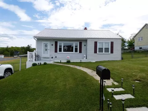 855 Goolsby St, Marion, VA 24354