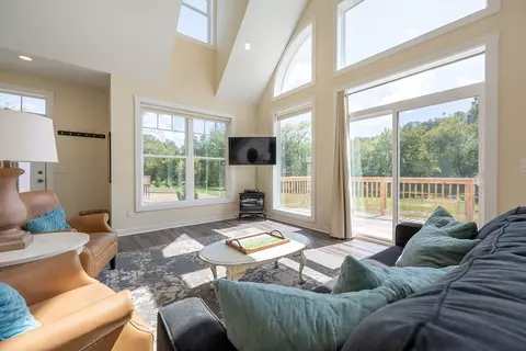 Living - 4200 Clarks Ferry Rd, Draper, VA 24324 photo 4 of 4