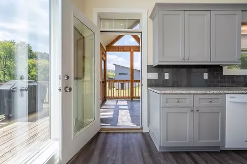 Entry Way - 4200 Clarks Ferry Rd, Draper, VA 24324 photo 4 of 4