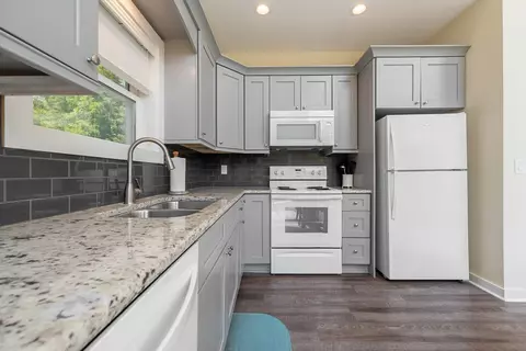 Kitchen - 4200 Clarks Ferry Rd, Draper, VA 24324 photo 4 of 6