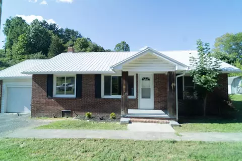 1409 Farmer St, Richlands, VA 24641