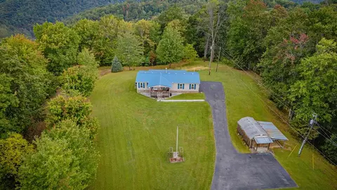 392 Elbert Ramsey Rd, Clinchco, VA 24226