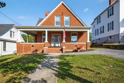 407 College St, Marion, VA 24354