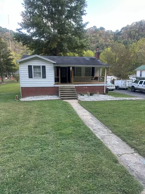 Exterior - 155 Edgewater Dr, Cedar Bluff, VA 24609 photo 2 of 4