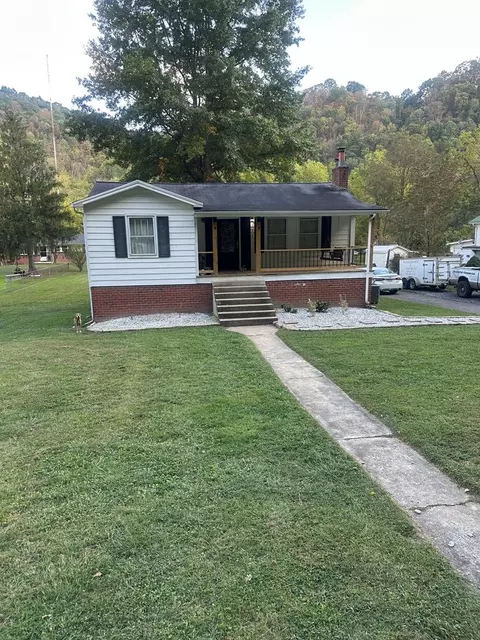 155 Edgewater Dr, Cedar Bluff, VA 24609