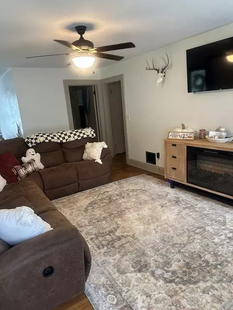 Living - 155 Edgewater Dr, Cedar Bluff, VA 24609 photo 1 of 3