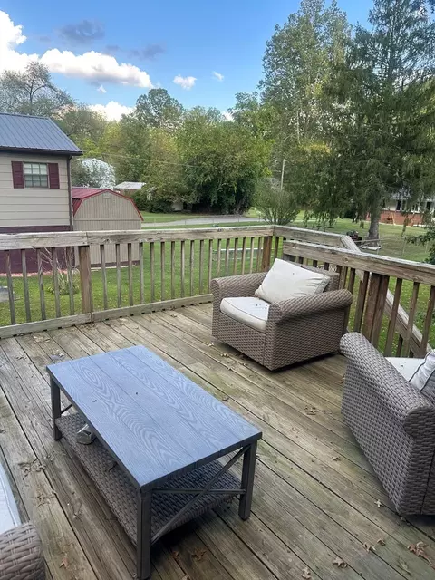 Exterior - 155 Edgewater Dr, Cedar Bluff, VA 24609 photo 3 of 4