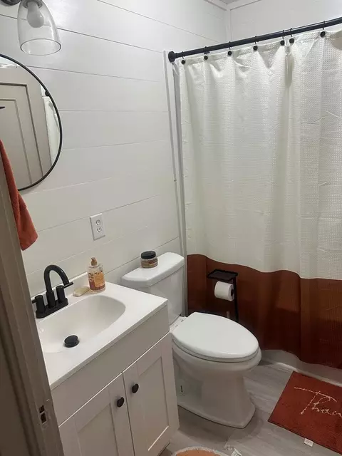 Bath - 155 Edgewater Dr, Cedar Bluff, VA 24609 photo 1 of 2