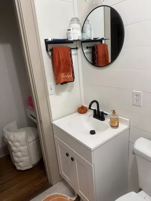 Bath - 155 Edgewater Dr, Cedar Bluff, VA 24609 photo 2 of 2
