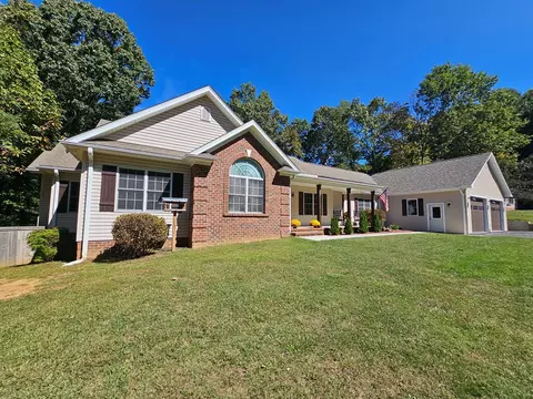 223 Oakside Dr, Hillsville, VA 24343