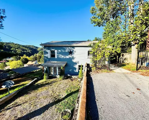 415 415 Lee St, Richlands, VA 24641