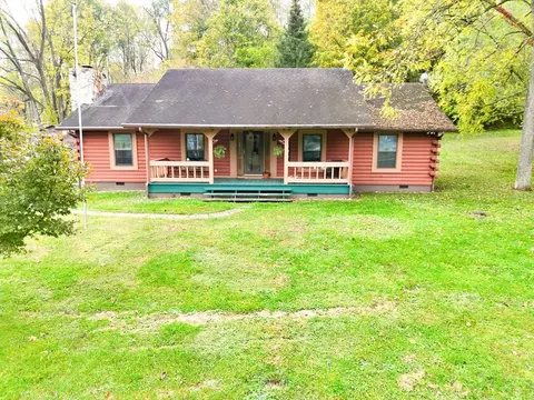 18466 Gov G C Peery Hwy, Pounding Mill, VA 24637