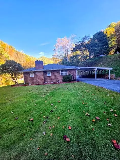 1025 White Birch Ln, Grundy, VA 24614