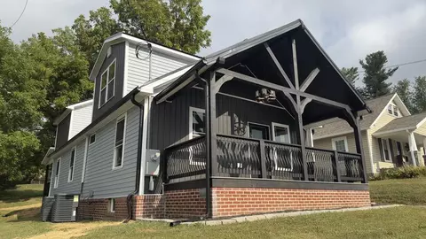 230 W Stuart Dr, Hillsville, VA 24343