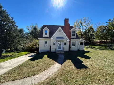 125 14th St, Pulaski, VA 24301
