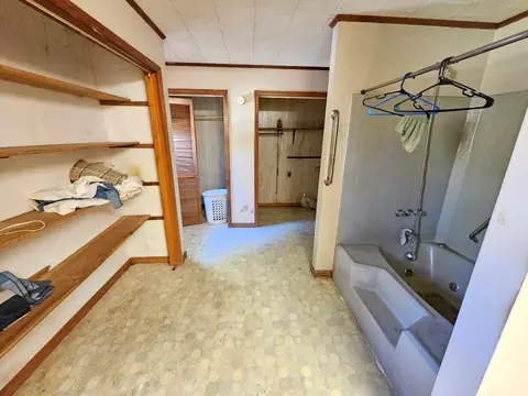 Bath - 306 Tower Rd, Galax, VA 24333 photo 2 of 2