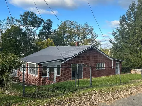 481 Hill St, Tazewell, VA 24651