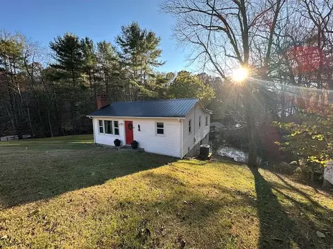 6595 Owens Rd, Radford, VA 24141