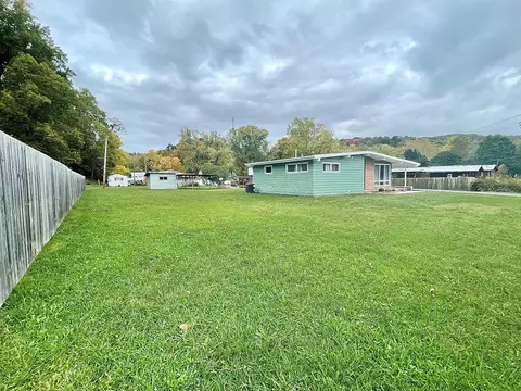Exterior - 523 Docie St, Damascus, VA 24236 photo 9 of 15