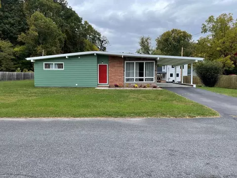 Exterior - 523 Docie St, Damascus, VA 24236 photo 2 of 15