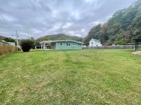Exterior - 523 Docie St, Damascus, VA 24236 photo 14 of 15