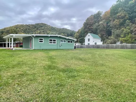 Exterior - 523 Docie St, Damascus, VA 24236 photo 10 of 15