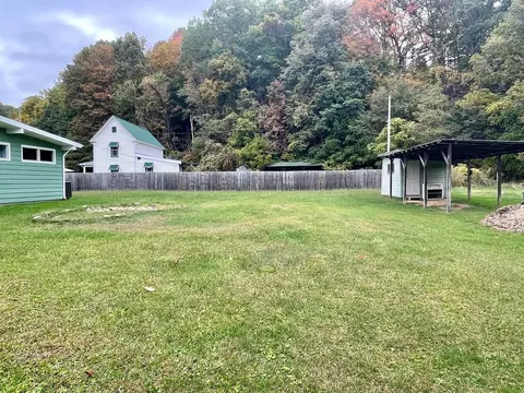 Exterior - 523 Docie St, Damascus, VA 24236 photo 11 of 15